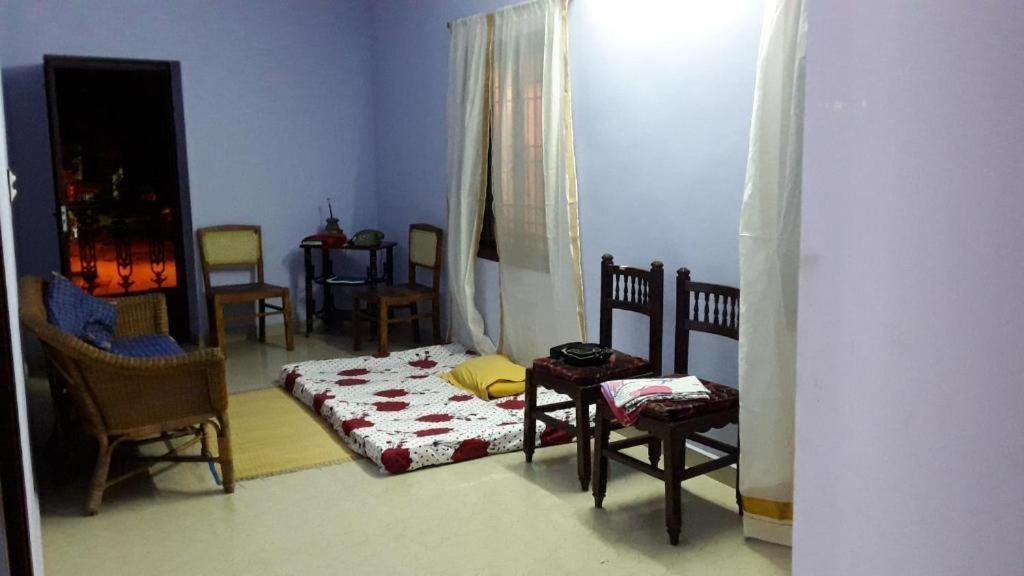 Valentine Hostel & Guest House Pondicherry Exterior photo