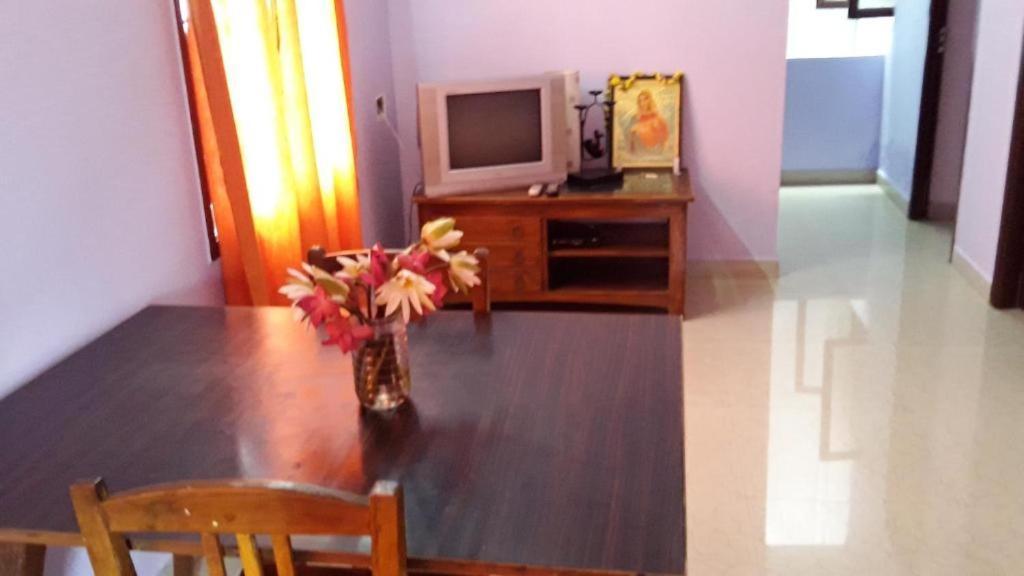 Valentine Hostel & Guest House Pondicherry Exterior photo