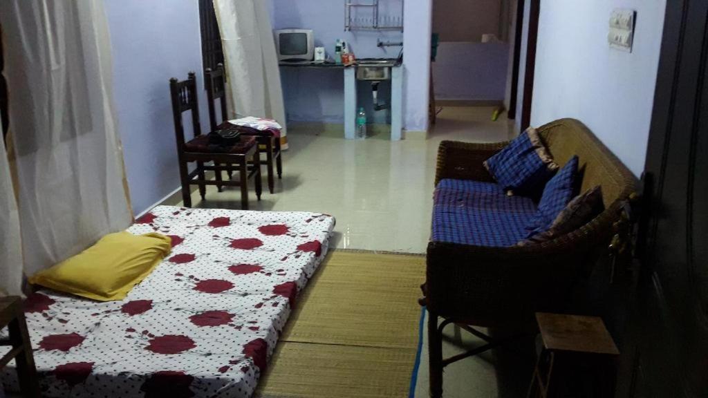 Valentine Hostel & Guest House Pondicherry Exterior photo